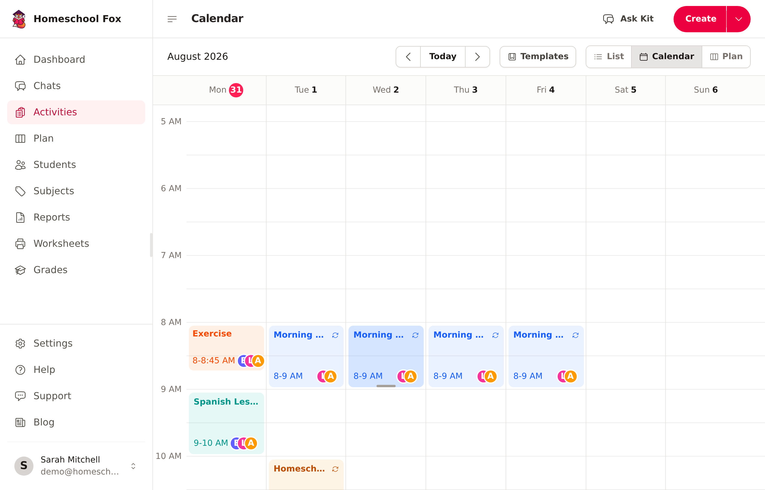 La vista de calendario semanal con actividades codificadas por color según la materia